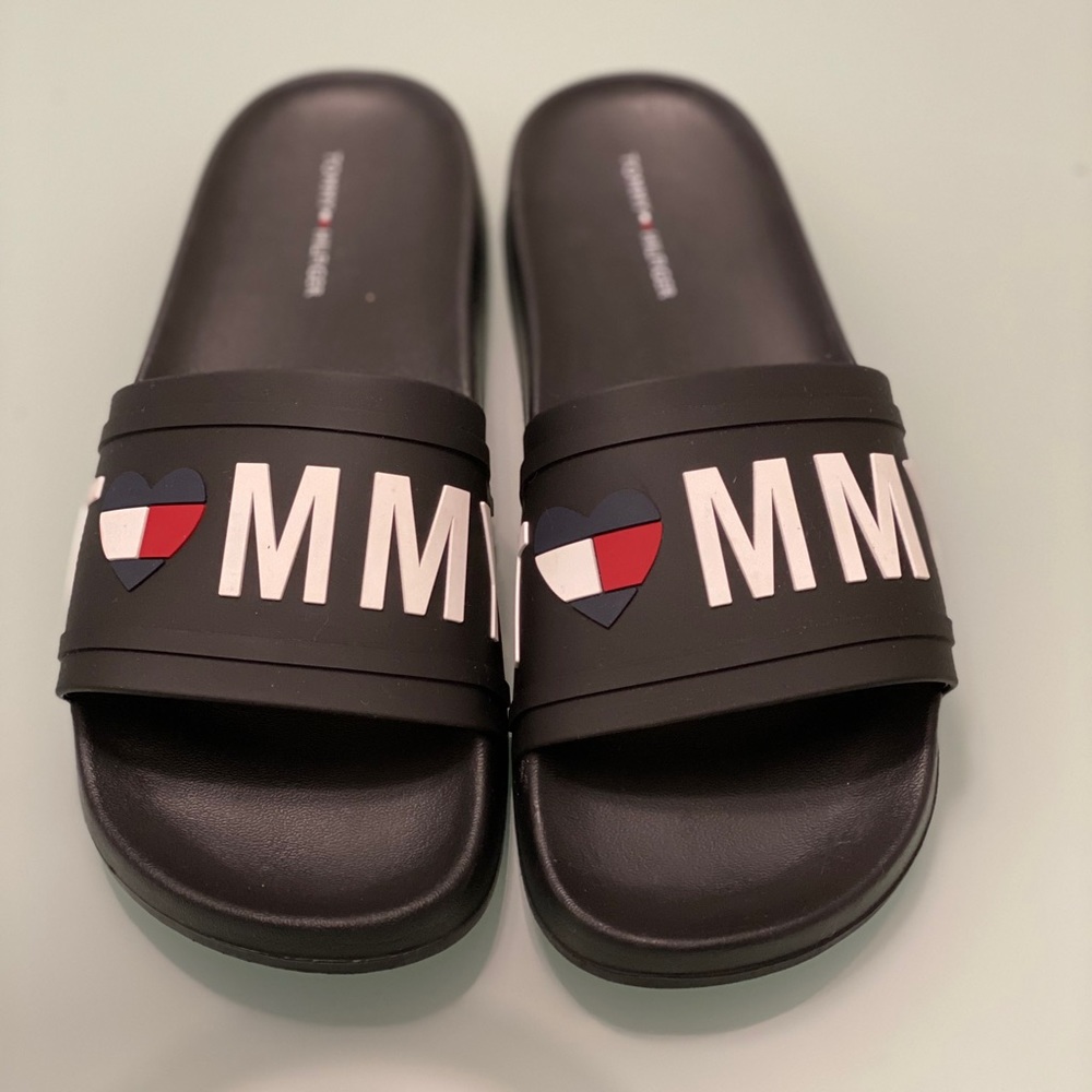 Tommy Hilfiger women’s slides Sz 7